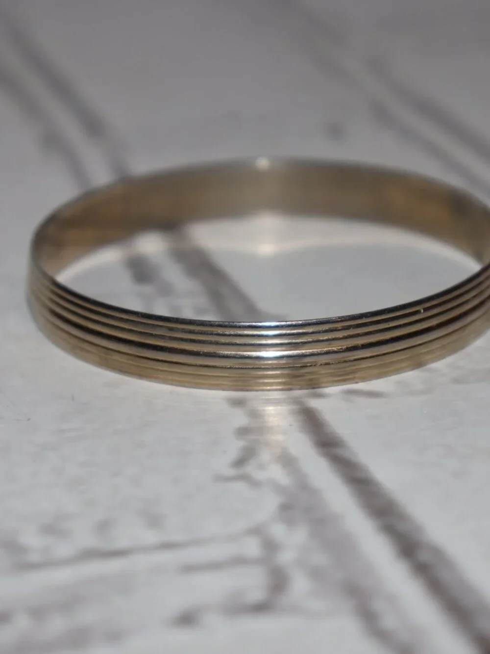 ✨ Vintage Gold‑Tone Bangle · 2 5/8